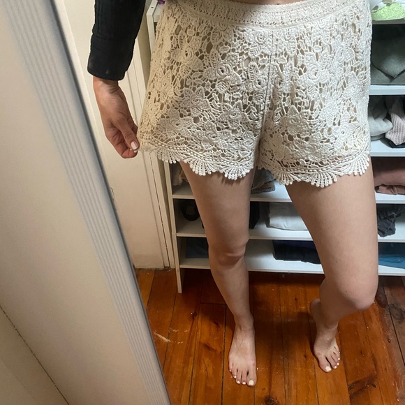 Nabee Pants - Elegant Cream Lace Women Shorts